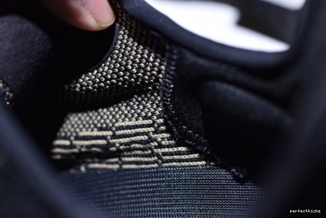 BY9611 Black Yeezy Green V2 350 Boost Core Adidas 0809